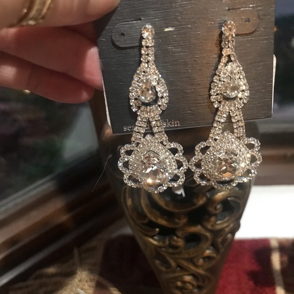 SOLD NEW: CEZANNE EARRINGS  Elegant - Picture 8 of 8